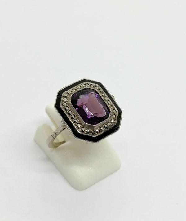 Bague argent, octogonale, liseré d'émail noir, marcasites et pierre de couleur violette, Français Art Déco. – Image 2