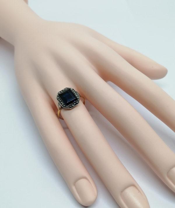 Bague argent et or, forme octogonale, pavage marcasites et pierre bleu de synthèse, Français Art Déco. – Image 4
