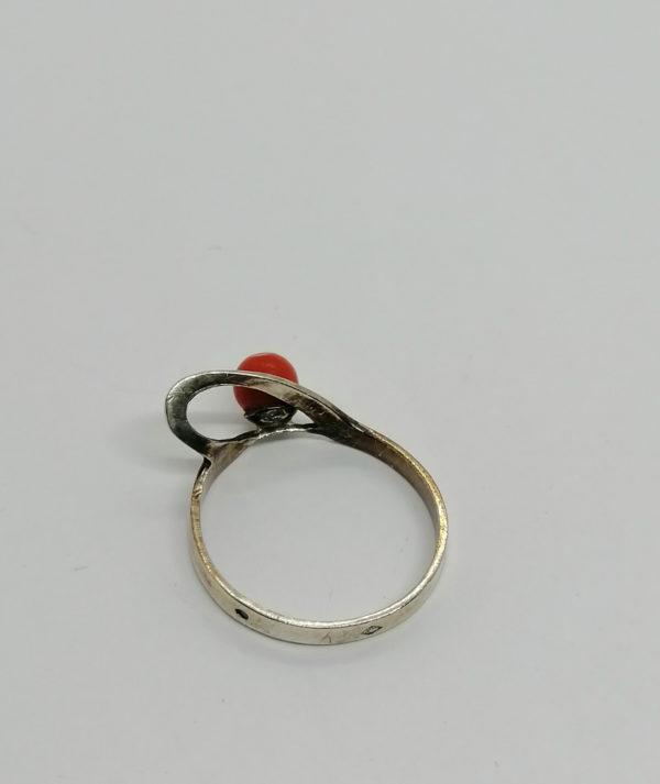 Bague argent , modèle avec une boule de corail, travail Français. – Image 3