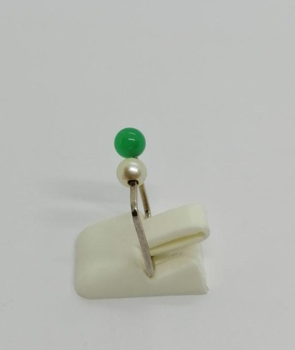 Bague argent de forme carré, avec perle de culture et agate verte, 1960. – Image 2