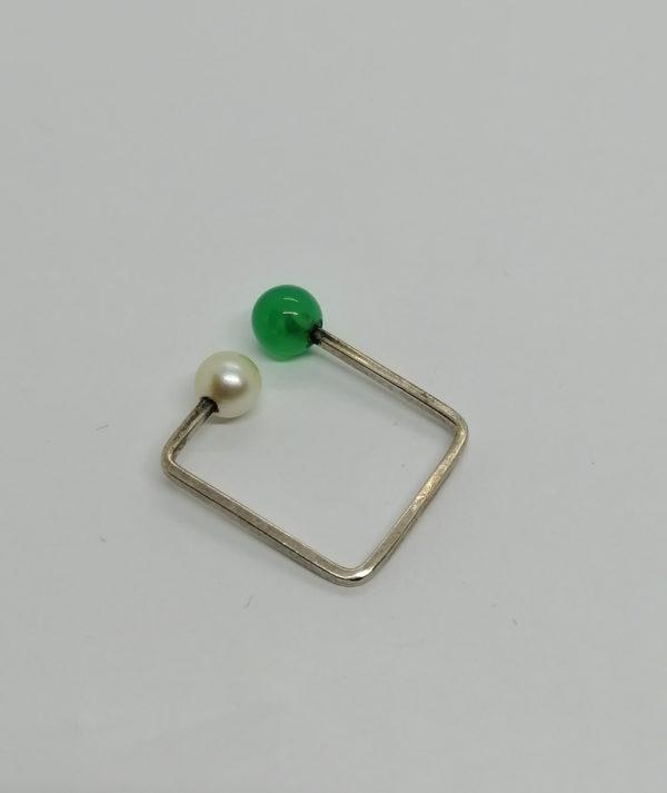 Bague argent de forme carré, avec perle de culture et agate verte, 1960. – Image 3