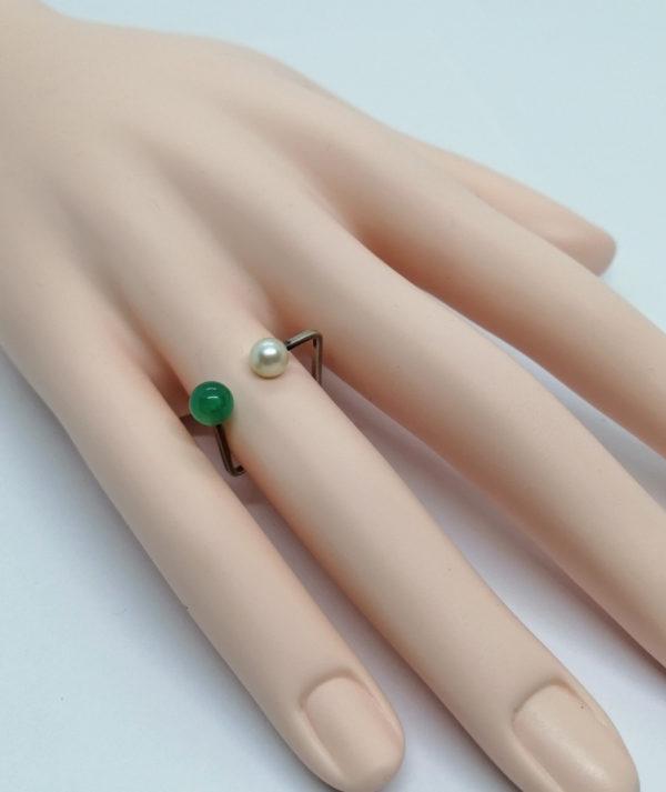 Bague argent de forme carré, avec perle de culture et agate verte, 1960. – Image 4