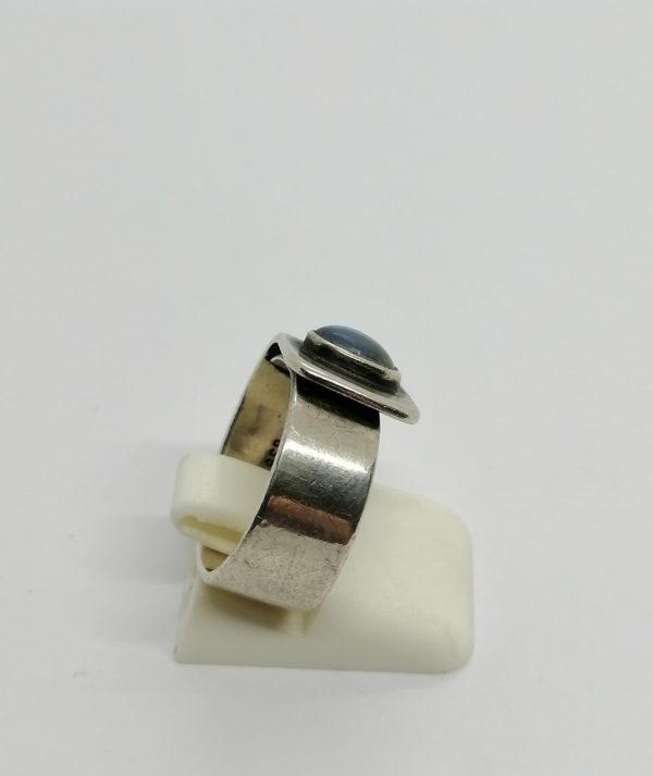 Bague argent, anneau large et sertie clos d'un cabochon. – Image 2