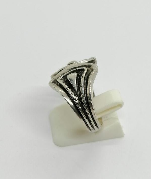 Bague argent, modèle un peu tribal, Français 1980-90. – Image 2