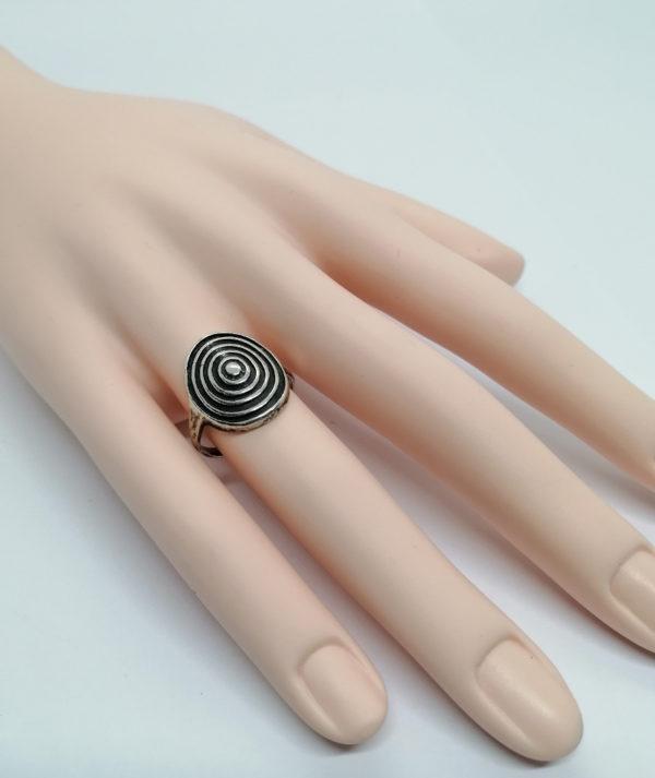 Bague argent, modèle coquillage ou cible, de forme ovale. – Image 4