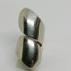 Bague argent , gros modèle large qui s'enroule sur le doigt.