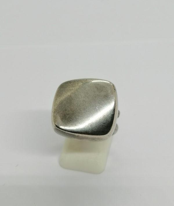 Bague argent, modèle façon galet.