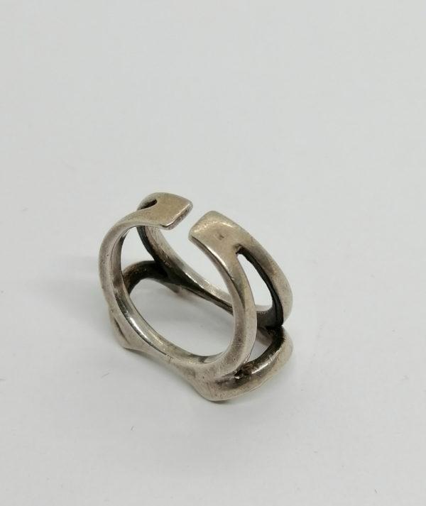 Bague argent, totalement ajourée et de forme particulière. – Image 3