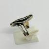 Bague argent, modèle façon vague ajourée et travaillée, Français 1980-90. – Image 2