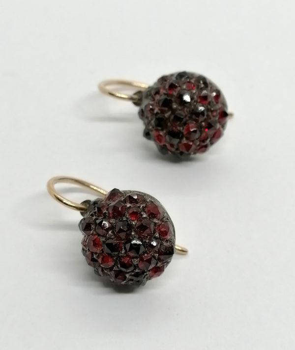 Boucles d'oreilles en or/argent, avec pavage de grenats taille bohême, Napoléon III.