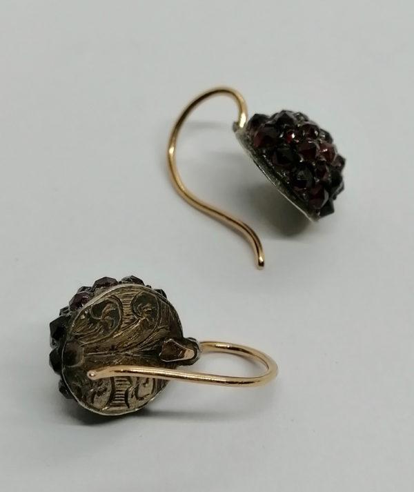 Boucles d'oreilles en or/argent, avec pavage de grenats taille bohême, Napoléon III. – Image 2
