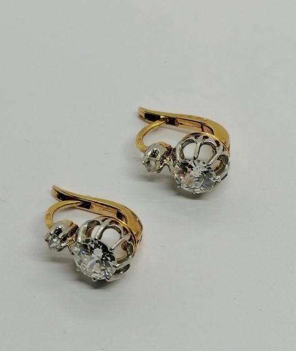 Boucles d'oreilles en or, sertie d'importants diamants, 1900.