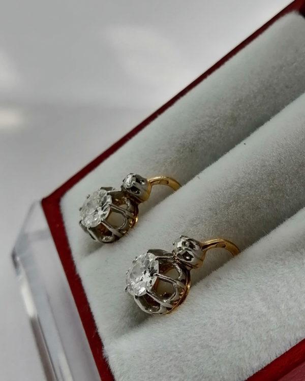Boucles d'oreilles en or, sertie d'importants diamants, 1900. – Image 3