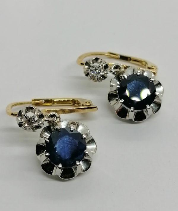 Boucles d'oreilles en or, sertie d'importants saphirs, et petits diamants, 1925-30. – Image 2