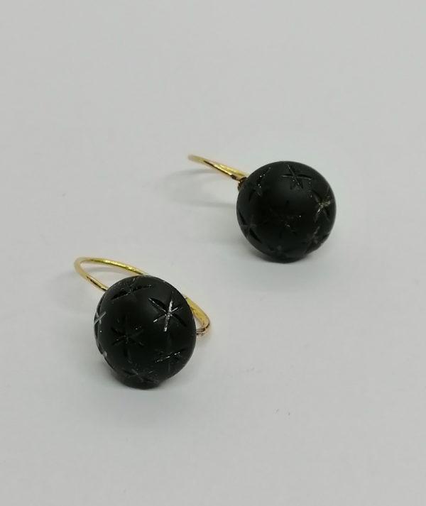 Boucles d'oreilles en or, bouton en jais, gravé d'étoiles, 1920.