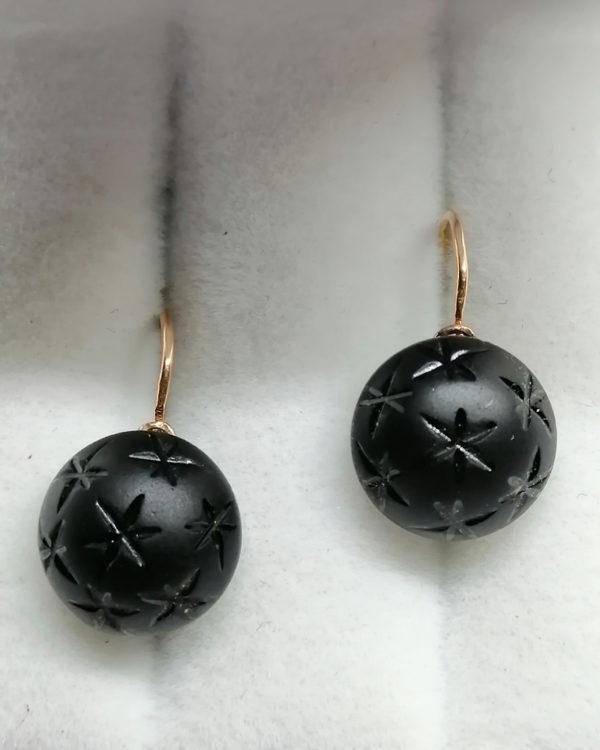 Boucles d'oreilles en or, bouton en jais, gravé d'étoiles, 1920. – Image 3