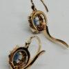 Boucles d'oreilles en or rosé, sertie de saphirs et de roses de diamants, vers 1880. – Image 2