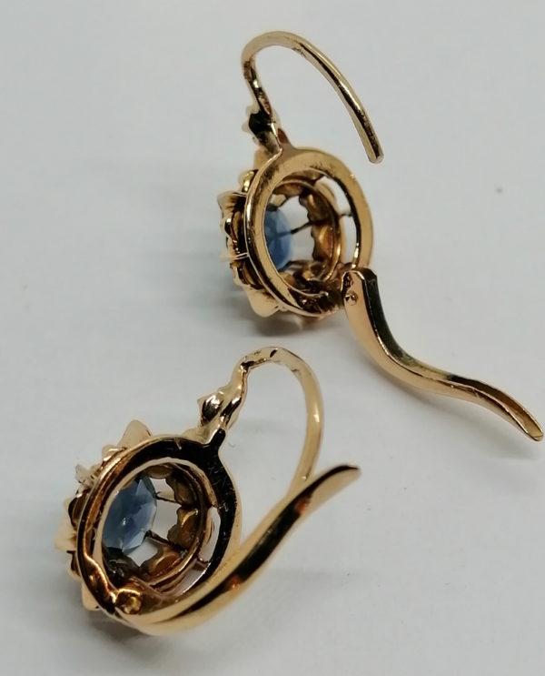 Boucles d'oreilles en or rosé, sertie de saphirs et de roses de diamants, vers 1880. – Image 2