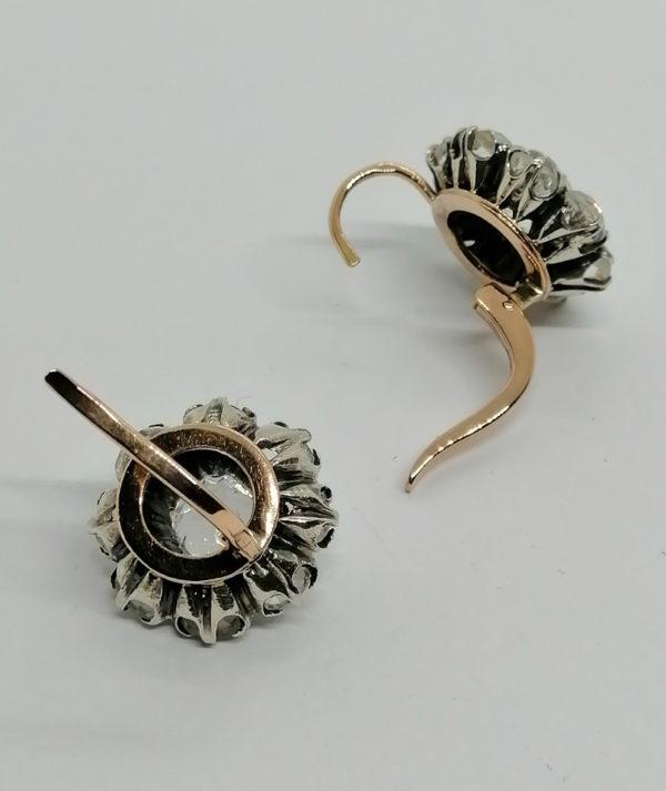Boucles d'oreilles en or rosé sertie argent, importante marguerite en cristal taillé, fin 19ième siècle. – Image 3