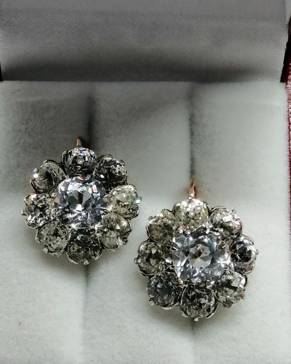 Boucles d'oreilles en or rosé sertie argent, importante marguerite en cristal taillé, fin 19ième siècle. – Image 4