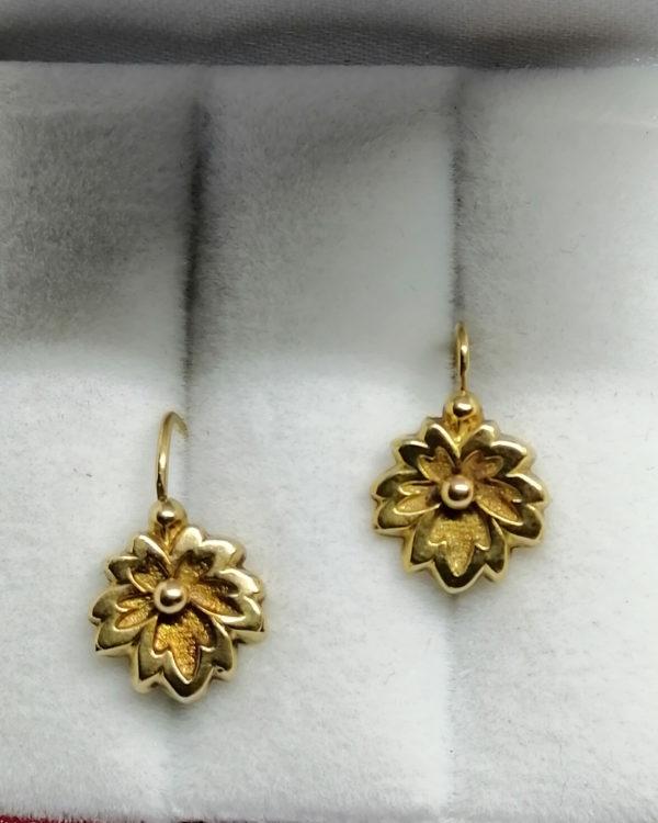 Boucles d'oreilles en or, petite feuille de vigne, 1900. – Image 3