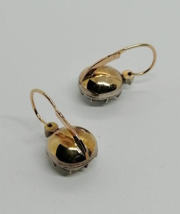 Boucles d'oreilles or rosé, sertie clos de cristal taillé de forme coussin,1860-80. – Image 2