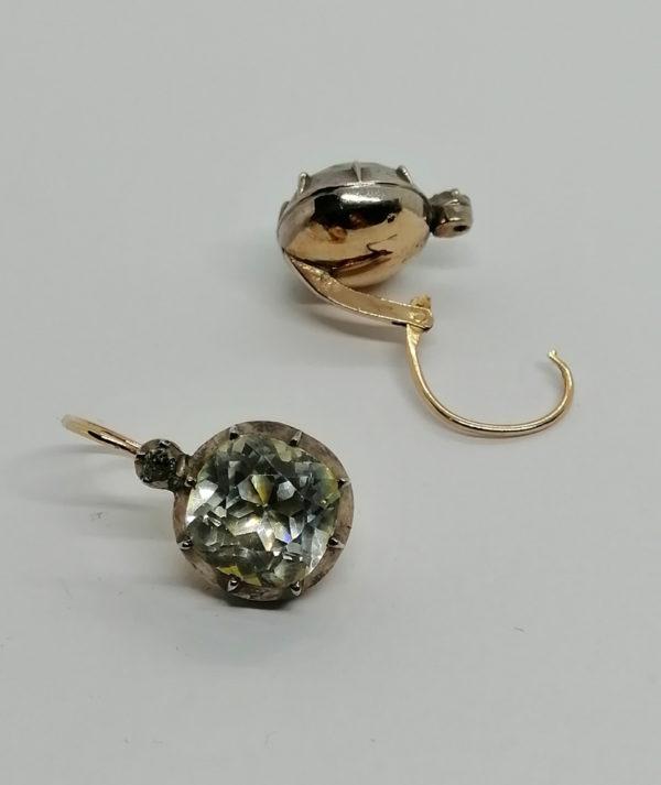 Boucles d'oreilles or rosé, sertie clos de cristal taillé de forme coussin,1860-80. – Image 3