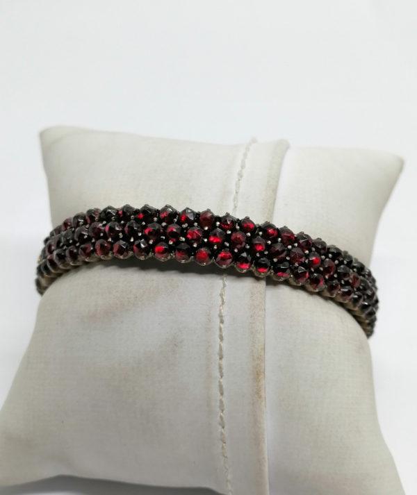 Bracelet jonc, pavage de grenats taille bohême, vers 1900. – Image 2