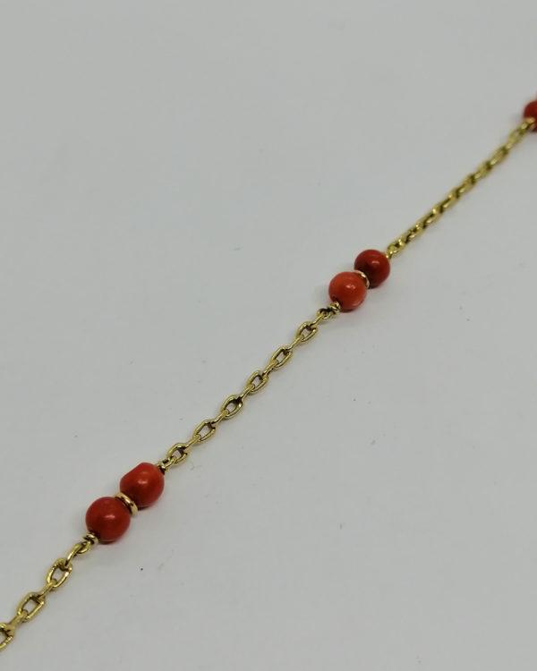 Bracelet en or jaune et petites boules de corail, 1930. – Image 2
