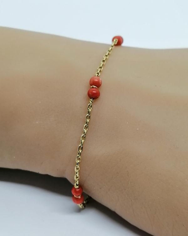 Bracelet en or jaune et petites boules de corail, 1930. – Image 3