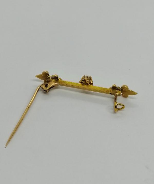 Broche en or, fleur de lys et petite perle fine, vers 1880. – Image 3