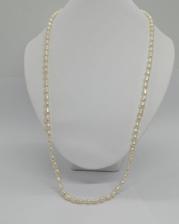Collier en perles d'eau douce, fermoir cliquet en or, 1940-50.