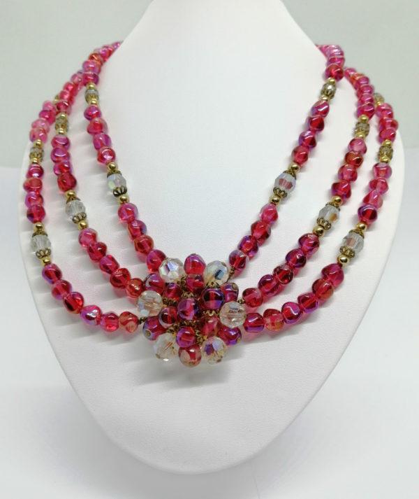 Collier trois rangs de perle de verre rose et strass, avec médaillon, 1930-40.