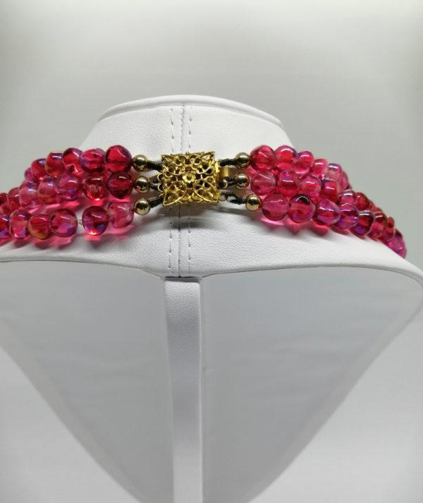Collier trois rangs de perle de verre rose et strass, avec médaillon, 1930-40. – Image 4