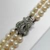 Collier deux et trois rangs de perles, et motif pavage de strass. – Image 4