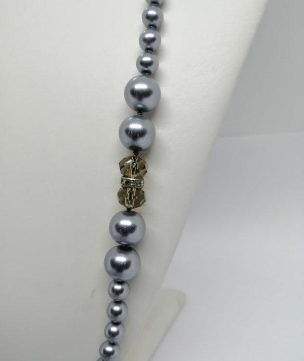 Sautoir, perles grises, et verre taillé en facette, rang strass, 1930-40. – Image 3