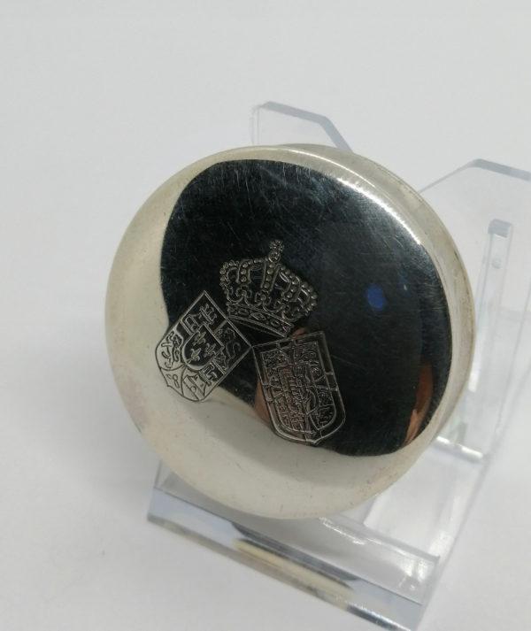 Boîte à pilules ou autres fonctions, argent avec couronne et Grandes Armoiries Royales, 1964. – Image 3