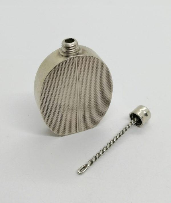 Flacon à parfum tout en argent, motif guilloché, Art Déco. – Image 4