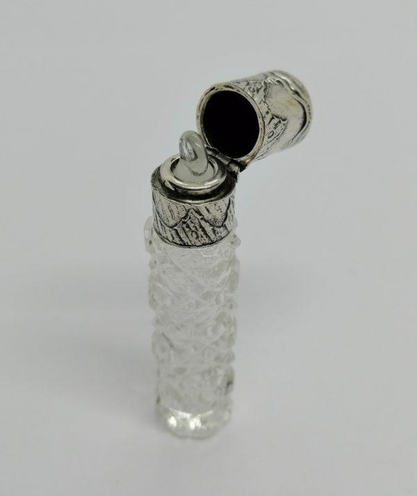 Flacon à sels ou de pâmoison, argent, cristal taillé à facettes, 19ième siècle. – Image 4