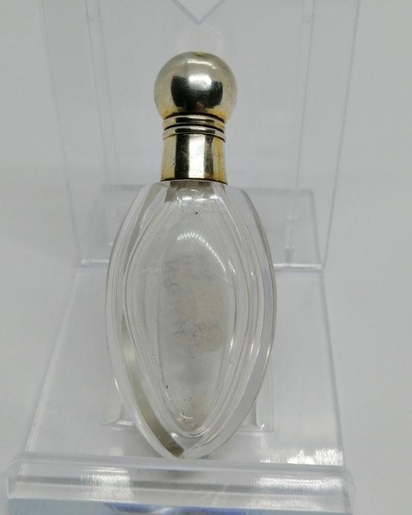 Flacon à sel ou de pâmoison, en cristal transparent, monture argent, 1900.