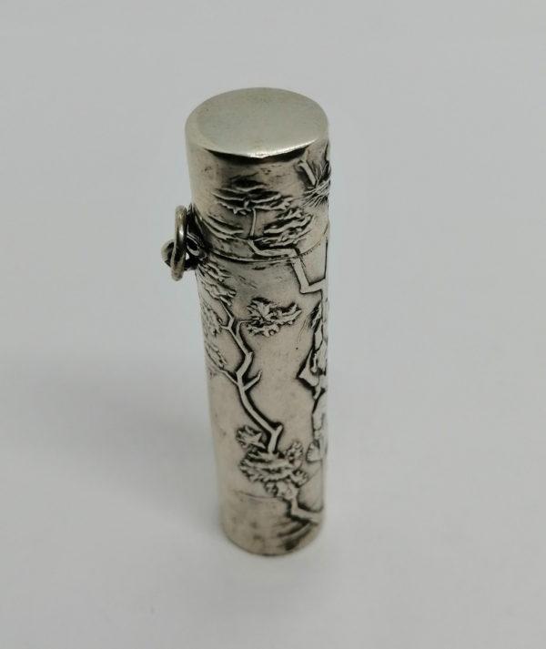 Flacon à sels ou de pâmoison tout en argent, décor garçon et oiseau, 1900. – Image 3