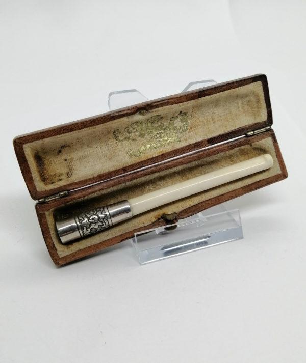 Fume-cigarette en argent, et bakélite blanche, 1925, Art Déco. – Image 3