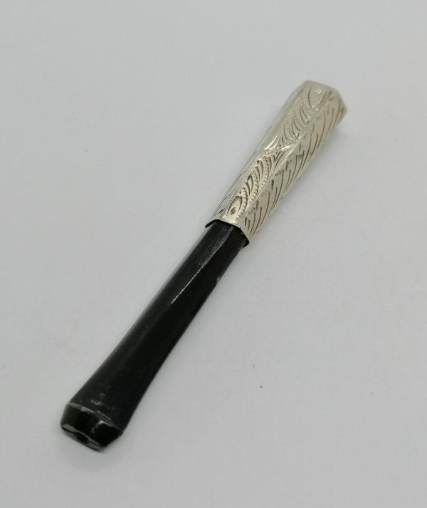 Fume-cigarette en argent, de forme hexagonale et décor gravé, Art Déco vers 1925. – Image 2