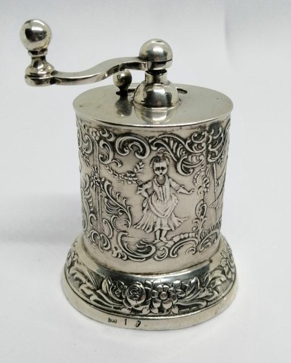 Moulin à poivre en argent massif, fabrication Allemande, Hanau 1900-20. – Image 2