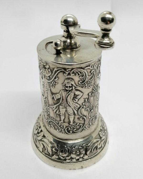 Moulin à poivre en argent massif, fabrication Allemande, Hanau 1900-20. – Image 3