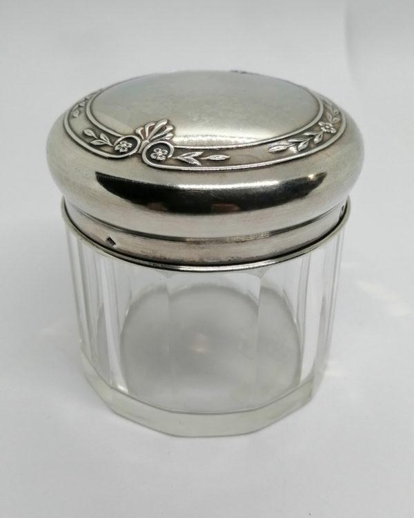 Pot en cristal transparent et couvercle argent, 1900-20.