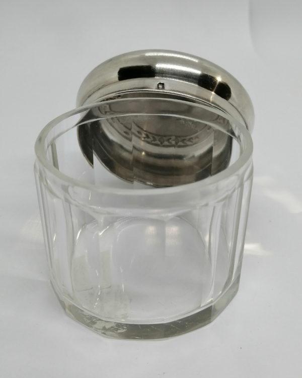 Pot en cristal transparent et couvercle argent, 1900-20. – Image 2