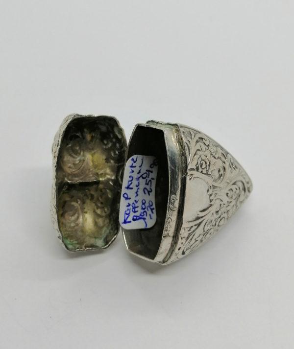 Boîte argent en forme de coeur avec ange, décor floral et végétal opulent, 1900-20. – Image 5