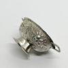 Petite coupe miniature sur pied avec anses, et décor floral, 1900-30. – Image 2