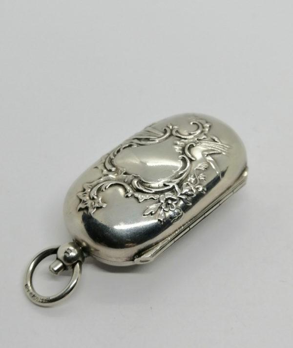 Porte-pièce de monnaies, en argent, deux tailles, décor coquille et fleurs, 1900. – Image 2
